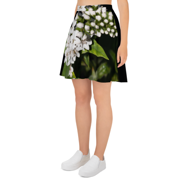 The soft fabric and flared cut of this skater skirt are just a few of the reasons why it's bound to become a favorite in your wardrobe. The flattering silhouette looks great